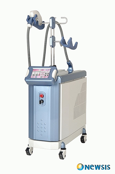 【서울=뉴시스】온라인뉴스팀 = 겨드랑이 털 정도를 제모했던 과거와는 달리 신체의 불필요한 털들을 제모해 보다 매끄러운 피부를 과시하기 위해 눈에 띌 수 있는 팔, 다리의 제모를 관심을 갖는 이들도 늘어나고 있다. <사진=강남 연세미래의원 제공> photo@newsis.com 