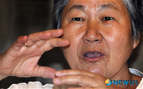 【서울=뉴시스】박문호 기자 = 25일 오전 서울 중구 태평로 코리아나호텔에서 대관령음악제에서 현대음악 4중주 '타령'과 6중주 '만남'을 선보이는&nbsp; 작곡가 박파안영희(독일 브레멘 국립예술대 전부총장)가 기자간담회를 갖고 있다. 제2의 윤이상으로 불리는 박 작곡가는 한국적 정서와 소재를 이용해 독일에서 접한 아방가르드풍 테크닉의 접목을 시작으로 세계적 현대 음악을 작곡하고 있다.&nbsp;&nbsp; go2@newsis.com 