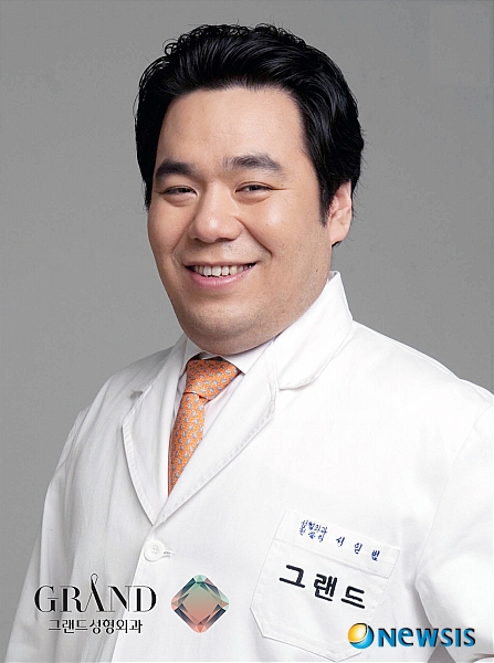 【서울=뉴시스】온라인뉴스팀 = 그랜드성형외과 서일범 원장. <사진=그랜드성형외과 제공> photo@newsis.com