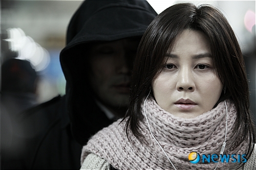 【서울=뉴시스】김정환 기자 = 10일 개봉한 국산 스릴러 '블라인드'(감독 안상훈)가 11일 362개 상영관에 8만3572명을 앉히며 박스오피스 2위에 올랐다. ace@newsis.com