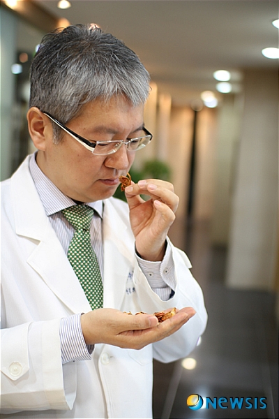 【서울=뉴시스】온라인뉴스팀 = 튼튼가족한의원 이시섭 원장. <사진=튼튼가족한의원 제공> photo@newsis.com 