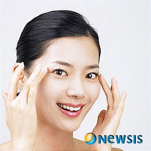 【서울=뉴시스】온라인뉴스팀 = 최근 성형의 발달과 인식의 변화로 얼굴선을 살리기 위해 '쁘띠성형'이라고 불리며 '보톡스' 주사제제를 사용한 시술이 큰 인기를 끌고 있다. <사진=미드림 제공> photo@newsis.com 