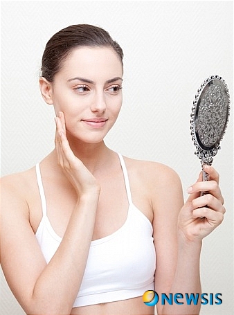 【서울=뉴시스】온라인뉴스팀 = '동안'의 얼굴에는 몇 가지 조건이 있는데 그 조건들 중 가장 큰 비중을 차지하는 것이 바로 얼굴형이다. <사진=샤인클리닉 제공> photo@newsis.com 