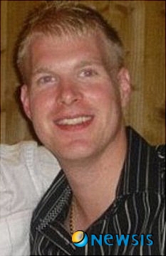 【서울=뉴시스】고속도로 순찰대원으로 근무하는 데이비드 골딩(28)이라는 영국 남성이 자신이 헤르페스에 걸린 사실을 숨긴 채 여자친구와 관계를 가져 여자친구에게 성병을 옮긴 혐의로 징역 14개월 형을 선고받았다. 사진은 데이비드 골딩. (사진 출처 : 英 데일리 메일 웹사이트)