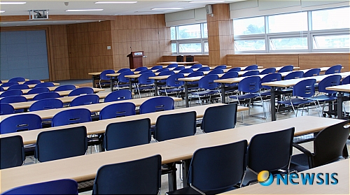 【대전=뉴시스】박희송 기자 = 코레일은 접근성이 좋고 사용료가 저렴해 비즈니스 고객에게 인기가 많은 전국 주요 역 회의실을 확충하는 등 서비스를 전반적으로 개선한다고 18일 밝혔다. 사진은 240㎡ 면적의 대전역 인경실 모습. (사진=코레일 제공) photo@newsis.com