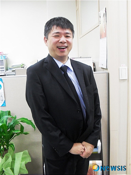 【경산=뉴시스】제갈수만 기자 = 뇌성마비 1급 장애인 김재익씨(48)가 대구대학교에서 박사학위를 취득한다고 18일 밝혔다. (사진=대구대 제공)&nbsp; photo@newsis.com 