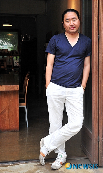 【서울=뉴시스】박세연 기자 = 19일 오후 서울 강남구 압구정동의 한 카페에서 영화 '최종병기 활'의 김한민 감독 인터뷰를 가졌다. psy5179@newsis.com