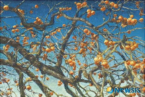 【서울=뉴시스】유상우 기자 = 서양화가 오치균(55)에게 감은 고향 땅의 그리움이자 추억이다.&nbsp; 가난했던 어린 시절 고향집 앞마당에 있던 커다란 감나무는 작가에게 생활고를 해결하기 위한 일거리였다. 어릴 적 가을은 곧 노동의 계절이었던 셈이다. 