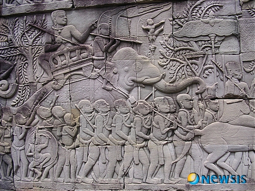 【서울=뉴시스】윤소희의 음악과 여행<63>&nbsp; 끝없이 넓은 땅덩어리를 두고도 좀 더 가지려는 중국대륙의 고래 싸움에 튕겨 나온 새우들(?)이 강남으로 내려오니, 동쪽으로 튀면 베트남이요, 서쪽으로 튀면 미얀마요, 가운데로 튀면 라오스, 태국이다. 드센 민족은 위에만 있는 것이 아니었다. 고원에서 아래로 치고 내려오는 징기스칸의 후예들, 그와 뒤 엉켜 서아시아나 중앙아시아에서 치고 들어온 무슬림에다 유럽대륙에서는 알랙산드 일당(?)이 힌두쿠시산맥을 넘어 인도로 밀치고 오니 그 칼바람을 피해 인도의 불교도들도 이 땅으로 밀려왔다.&nbsp; 