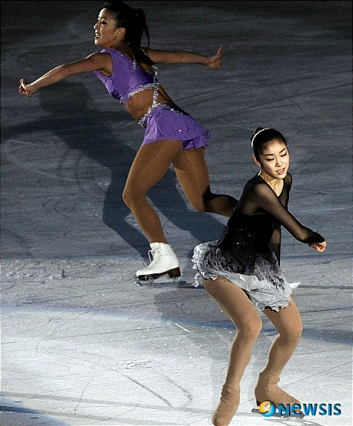 【서울=뉴시스】신동립의 잡기노트<252>&nbsp; KBS의 강호동이 ‘1박2일’에 6개월 시한부 삶을 선고했다. 혼자만 그만두려다 반년 뒤 프로그램 자체를 없애면서 전원 동반 퇴진한다는 타협안에 수긍했다. 