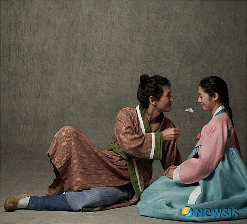 【서울=뉴시스】이재훈의 '문화, 업자와 소비자 사이'&nbsp; 뮤지컬은 노래와 춤, 연기 등이 한 데 어우러진 장르다. 종합예술로 통한다. 각 부분을 떼어놓고 보기보다 요소들의 조화를 중시해야 한다. 