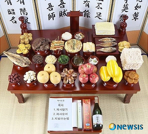 【서울=뉴시스】유희연 기자 = 제사도움은 손이 많이 가는 제사음식을 대신 만들어주며, 정성스레 상차림을 돕고 있다.(사진=제사도움 제공) photo@newsis.com