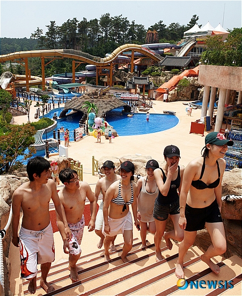 【예산=뉴시스】김인규 기자 = 보양온천으로 지정된 리솜스파캐슬이 추석 연휴기간인 11일부터 사흘간 한복차림 방문객 입장료 할인 등 다채로운 이벤트를 벌인다. 사진은 천천향 전경.&nbsp;&nbsp; photo@newsis.com