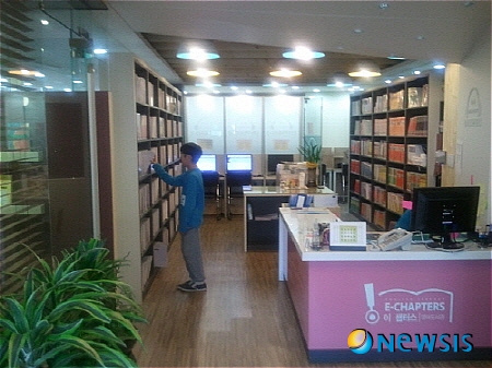 【서울=뉴시스】유희연 기자 = 영어교육의 새 바람으로 불어오고 있는 이-챕터스에 현재 가맹점 문의가 많아지고 있다.(사진=이챕터스 제공)&nbsp; 