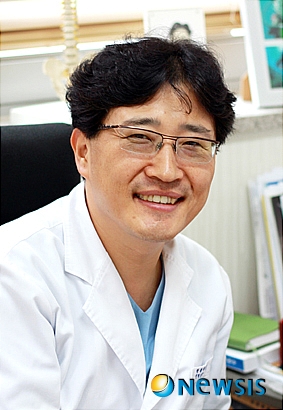 【서울=뉴시스】온라인뉴스팀 = 일산튼튼병원 서범석 병원장. <사진=일산튼튼병원 제공> photo@newsis.com