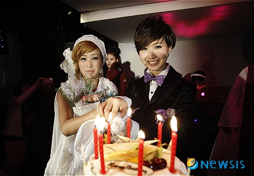 【서울=뉴시스】안세영 교수(경희대 한의대 신계내과학) '성학'<42>&nbsp; 오늘날 컴퓨터라는 괴물(?)이 등장해 많은 사람들을 새로운 세계로 몰아가듯, 16세기에는 네델란드인 얀센(C. Jansen)이 발명한 현미경이 자연과학의 영역에 큰 지각변동을 일으켰다. 독자들의 기억에 어슴푸레할 로버트 후크(Robert Hooke)나 안토니 레벤훅(Antoni van Leuwenhoek) 등도 사실은 현미경 덕택에 생물학을 한 차원 끌어올렸다는 평가를 받았다. 