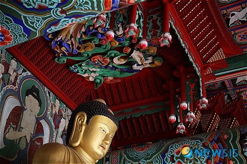 【서울=뉴시스】차길진의 시크릿가든<119>&nbsp; 10여년전 한 미스터리 프로그램에서 58세의 전생 부인과 함께 사는 캄보디아의 참 뿌라(34)란 사나이를 취재했다. 지금으로부터 30년 전, 참뿌라의 가족은 놀라운 일을 경험했다. 캄보디아 내전에서 사망한 것이 확실한 가장이 14세의 앳된 모습으로 가족들 앞에 나타난 것이다. 마치 환상이나 착각처럼, 때로는 정신병적 발작 증세처럼 취급되는 전생에 대한 기억. 이를 증명할 만한 의학적 증거는 없다. 그러나 전 세계적으로 전생을 기억하는 이들이 속속 나타나고 있으며 캄보디아의 참뿌라는 이들 중 한 명이다. 