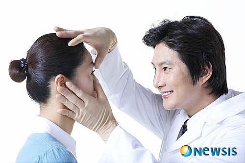 【서울=뉴시스헬스/뉴시스】 라식ㆍ라섹수술은 하는 만큼이나 수술 후 관리도 매우 중요하다. <사진=강남밝은명안과 제공> 조진성기자 cjs@newsishealth.com
