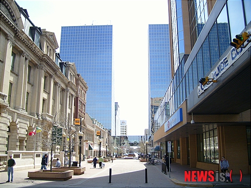 【서울=뉴시스】온라인뉴스팀 = 선진화된 사회보장과 의료혜택, 세계 최고 수준의 교육 시스템 등으로 캐나다 이민에 대한 관심이 높아지고 있다. (사진=온누리국제법인 제공) photo@newsis.com 