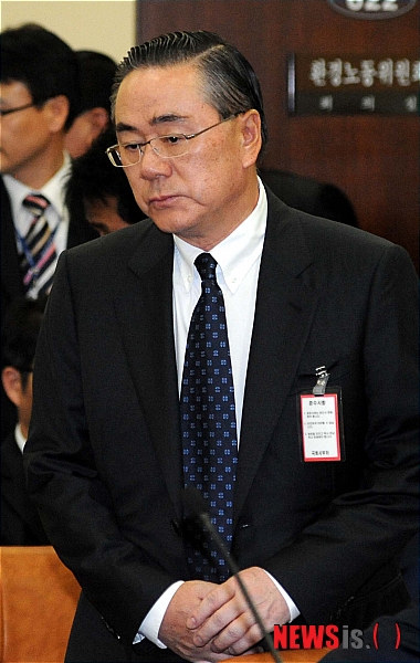 【서울=뉴시스】권주훈 기자 = 지난 2011년 10월 국정감사장에 들어서는 조남호 한진중공업홀딩스 회장. joo2821@newsis.com