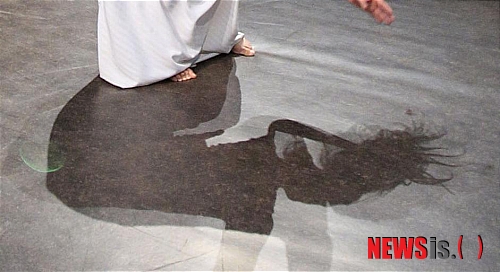 【서울=뉴시스】김지은 기자 = 한국예술종합학교(총장 박종원)는 12일 오후 1시 서울 서초동 교사 201호에서 '아시아 대학 예술경영교육의 공진화'를 주제로 예술경영 국제심포지엄을 연다.&nbsp; 예술경영 과정을 운영하고 있는 아시아 대학들의 예술경영 교육자들이 모여 상호 이해를 넓히고 협력 네트워크를 형성한다. 