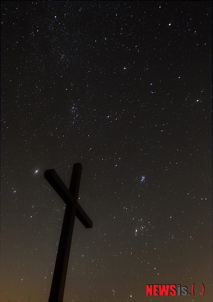 【서울=뉴시스】김정환 기자 = 대한예수교장로회(통합) 총회가 일본그리스도교회(CCJ)와 선교협약을 한다.&nbsp; 총회장 박위근 목사와 사무총장 조성기 목사가 12일 도쿄에서 개최되는 제61회 일본그리스도교회 총회에 참석, 양 교단의 선교협약을 체결할 예정이다.&nbsp; 대한예수교장로교회 총회(PCK)와 일본그리스도교회(CCJ)는 양국의 역사적 오점인 과거 식민지 지배하에서 신사참배를 강요한 죄를 일본그리스도교회가 고백하고, 총회는 십자가의 예수에 의한 화해의 신앙으로 받기로 한 것을 중심으로 향후 선교 사역에서의 협력과 인적교류, 복음선교, 교육, 사회봉사, 구제사업에 상호 협력을 강화하는 것 등이 주요내용이다.&nbsp;&nbsp; 1872년 요코하마에서 총회가 설립된 일본 그리스도 교회는 야스쿠니 신사 참배 등 일본의 국수주의 부활에 정면으로 반대하고 있다. 1950년 제40회 총회에서 '한국에서 신사참배를 강요한 우리의 죄에 대한 신앙고백과 사죄성명서'를 제정했을 정도다.&nbsp;&nbsp; 일본그리스도교회는 일본 전국에 4개 노회, 140여 교회, 1만4000여 신도가 있다. 세계개혁교회컴뮤니온(WCRC) 회원교회로 대만장로교회, 재일대한기독교회, 한국기독교장로교회 등 여러 교회와 선교협력관계를 발전시키고 있다.&nbsp; 예장통합은 1985년 이종성(1922~2011) 총회장이 일본그리스도교회 총회에 참석한 이후 양 교단 총회 상호방문이 이어져 왔다. 2006년 일본그리스도교회의 제안으로 지속적인 논의와 검토가 이뤄졌고, 12일 일본그리스도교회 제61회 총회에서 양 교단 대표가 선교 협약에 서명하게 됐다.&nbsp; ace@newsis.com&nbsp;&nbsp;&nbsp;&nbsp; 