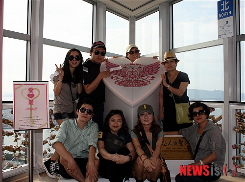 【대구=뉴시스】김재욱 기자 = 대구백화점(대표이사 구정모)이 직원들 글로벌 감각을 키우기 위해 운영하는 해외연수 프로그램이 눈길을 끌고 있다. 지난달 27일에서 29일까지 일본을 방문한 2011년 1기 연수팀 모습. (사진=대구백화점 제공) photo@newsis.com 