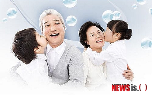 【서울=뉴시스헬스/뉴시스】 '시니어클렌저'는 중년남자의 피부에 배출돼 노화냄새를 풍기는 9-헥사데센산이라는 지방산이 산화, 분해돼 생성되는 노네날의 제거와 메마른 중년피부에 수분 공급력이 뛰어나다. (사진='USA DOCTOR Q' 제공) 조진성기자 cjs@newsishealth.com