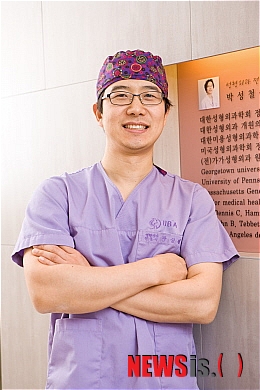 【서울=뉴시스】유희연 기자 = UBA성형외과&외과 박성철 원장.(사진=유비에이성형외과 제공) 
