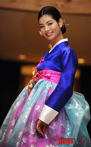 【서울=뉴시스】신동립 기자 = 2011 미스월드코리아 1위 도경민(20·175㎝)이 제61회 미스월드 입상을 노리고 있다. 