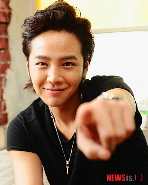 【서울=뉴시스】박종민 기자 = 영화 '너는 펫'의 배우 장근석이 5일 서울 삼청동 한 카페에서 뉴시스와의 인터뷰에 앞서 포즈를 취하고 있다.&nbsp; jmc@newsis.com