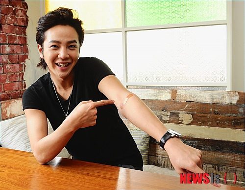 【서울=뉴시스】박종민 기자 = 영화 '너는 펫'의 배우 장근석이 5일 서울 삼청동 한 카페에서 뉴시스와의 인터뷰에 앞서 포즈를 취하고 있다.&nbsp; jmc@newsis.com