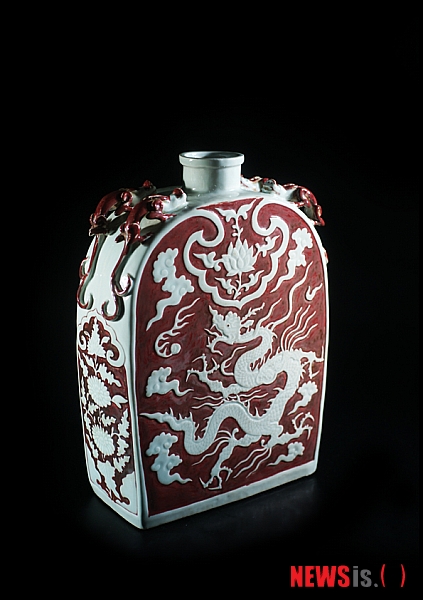 【서울=뉴시스】유상우 기자 = 제주국제경매㈜가 내년 경매를 앞두고 23일 오전 10시부터 오후 6시까지 방이동 서울올림픽파크텔 4층에서 국내 중국작품 감정 행사를 연다. 