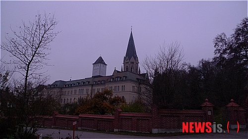 【뮌헨(독일)=뉴시스】김정환 기자 = 독일 바이에른주 뮌헨 근교 성 오틸리엔 수도원의 전경. 성 오틸리엔 수도원은 성 베네딕토 수도회 산하의 수도원으로 수도사 약 100명이 생활하고 있다. ace@newsis.com