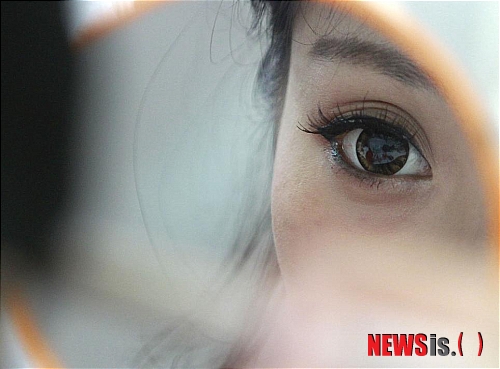 【서울=뉴시스】정인선 원장 = 일부 관상가들은 타고난 관상은 불변한다고들 하지만, 관상이란 인상 훈련과 수술을 통해서 얼마든지 변화가 가능하다. 따라서 성형이란 운명을 바꾸는 처세술의 일종이다.