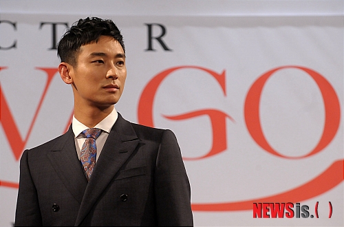 【서울=뉴시스】박동욱 기자 = 배우 주지훈이 30일 오후 서울 중구 그랜드 앰버서더 호텔에서 뮤지컬 '닥터 지바고' 기자간담회에 참석해 포즈를 취하고 있다.&nbsp;&nbsp; fufus@newsis.com