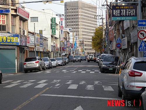 【대구=뉴시스】박광일 기자 = 4일 오후 찾은 대구 북성로 공구골목의 모습. 주말이라 대부분의 공구상들이 문을 닫았다.&nbsp; pgi0215@newsis.com