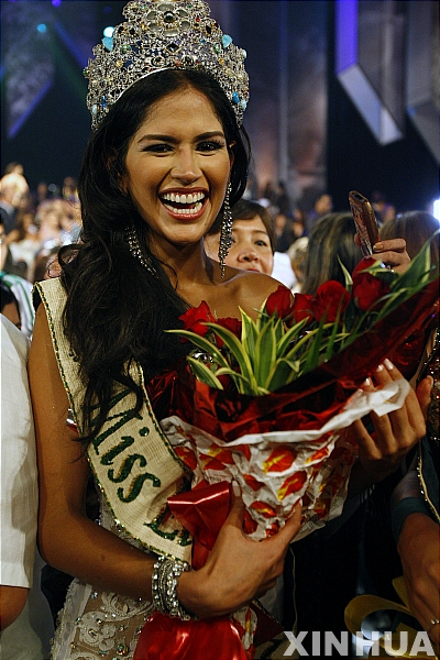 【서울=뉴시스】신동립 기자 = 미스에콰도르 올가 메르세데스 알라바 바가스(23·173㎝ 56㎏ 35-24-36인치)가 제11회 미스 어스(지구)로 뽑혔다. 3일 밤 케손시티 딜리만 필리핀 대학 극장에서 열린 2011 미스어스 선발대회에서 각국 대표미인 84명을 제쳤다.&nbsp; 에콰도르에서 모델로 활동중인 알라바는 현지 과야킬 대학에서 경영학을 전공했다. 스페인어와 영어에 능통하다. 중국에서 1년간 산 덕분에 만다린어도 할줄안다.&nbsp; 2위 미스 에어(공기)는 미스브라질 드릴리 베네턴(22·184㎝ 59㎏ 35-25-37인치), 3위 워터(물)는 홈어드밴티지를 안은 필리핀 아테나 메이 두아트 임피리얼(24·168㎝ 55㎏ 34-25-35인치), 4위 파이어(불)는 베네수엘라 캐럴라인 메디나(19·178㎝ 58㎏ 35-24-36인치)가 차지했다.&nbsp; 미스 크리미아, 보스니아 헤르체고비나, 멕시코, 짐바브웨가 톱8에 들었다. 미스 타이완, 재팬, 파라과이, 포르투갈, 슬로베니아, 스웨덴, 타일랜드, 우크라이나가 톱16으로 뒤를 이었다.&nbsp;&nbsp; 미스코리아 김이슬(21·170㎝ 49㎏ 33-24-36인치)은 스폰서상인 미스패션위크를 받았다. 경북대 환경공학과 2년생으로 2010 '경산 대추 아가씨'에서 우승한 뒤 이듬해 미스경북 진을 거쳐 제55회 미스코리아에 참가, 선으로 뽑혔다.&nbsp; 역대 미스어스에 도전한 미스코리아 가운데는 이진아(29·금단비)가 2002년 특별상인 전통의상상, 2005년 유혜미(29)가 톱16 겸 전통의상상, 2008년 서설희(21)와 2009년 박예주(24)가 톱16에 올랐다.&nbsp; 미스어스는 미스 유니버스·월드와 함께 세계 3대 미인대회로 통한다. 태국 방콕 무앙통타니 임팩트에서 열릴 예정이었으나 대홍수 여파로 필리핀으로 장소를 옮겼다. '환경미인'으로 차별화한 미스어스의 올해 대회 주제는 '지구가 울고있어요. 지구에게 미소를 되찾아주세요!'였다.&nbsp; reap@newsis.com 