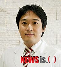 【서울=뉴시스헬스/뉴시스】 안산 튼튼병원 관절전문센터 김호중 원장. (사진=안산 튼튼병원 제공) 조진성기자 cjs@newsishealth.com