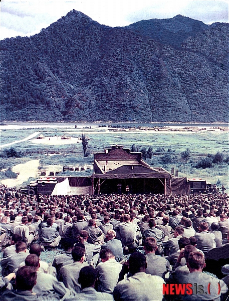 【인제=뉴시스】한윤식 기자 = 강원 인제군이 5일 군청을 시작으로 하늘내린센터, 인제문화관 등 주요 전시장과 읍.면을 순회하며 인제의 옛 모습을 한눈에 볼 수 있는 사진 전시회가 열려 주위에 뜨거운 관심이 모아지고 있다.(사진=인제군청 제공) ysh@newsis.com