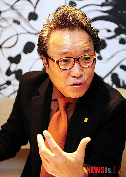 【서울=뉴시스】김기태 기자 = 7일 오전 서울 목동 제자교회 심규창 장로 뉴시스와 인터뷰를 하며 제자교회와 목사에 대한 입장을 밝히고 있다. presskt@newsis.com