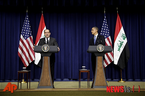 【워싱턴=AP/뉴시스】버락 오바마 미국 대통령(오른쪽)과 누리 알 말리키 이라크 총리가 2011년 12월12일 워싱턴 백악관에서 공동 기자회견을 열고 있는 사진. 그는 2026년 1월 31일국회에서 세번째 총리직을 연임하도록 승인을 받았다. 2026.02.01.