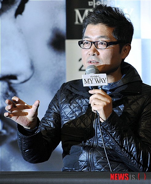 【서울=뉴시스】최동준 기자 = 강제규 감독이 13일 오후 서울 행당동 CGV 왕십리에서 열린 영화 '마이웨이' 언론 시사회에서 취재진 질문에 답변하고 있다. photocdj@newsis.com