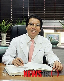 【서울=뉴시스헬스/뉴시스】 유디성형외과 강동구 원장. (사진=유디성형외과 제공) 서민지 기자 mingseo@newsishealth.com