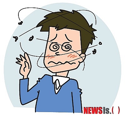 【서울=뉴시스헬스/뉴시스】 눈 앞에 혼탁이 생겨 생활에 불편함을 겪는 비문증으로 병원을 찾는 환자가 점차 증가하고 있다. (사진=눈치코치한의원 제공) 이창민 기자 cmlee@newsishealth.com