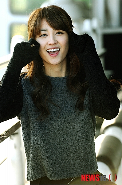 【서울=뉴시스】박문호 기자 = 배우 박하선이 16일 오후 서울 강남구 압구정동 선상 리버시티에서 뉴시스와의 인터뷰에 앞서 포즈를 취하고 있다.&nbsp;&nbsp; go2@newsis.com