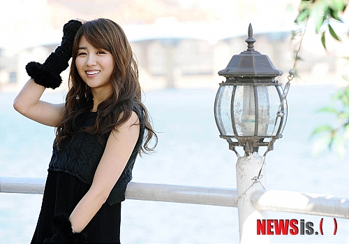 【서울=뉴시스】박문호 기자 = 배우 박하선이 16일 오후 서울 강남구 압구정동 선상 리버시티에서 뉴시스와의 인터뷰에 앞서 포즈를 취하고 있다.&nbsp; go2@newsis.com