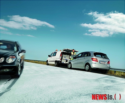 【서울=뉴시스】메르세데스-벤츠 코리아는 자사 고객들의 안전한 휴가를 위해 23일부터 1월15일까지 강원도 스키장 지역에서 24시간 긴급출동 서비스를 제공한다고 19일 밝혔다.(사진=메르세데스-벤츠 코리아 제공)&nbsp; photo@newsis.com