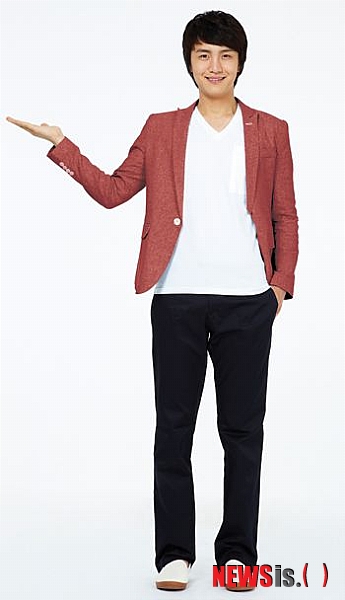 【서울=뉴시스헬스/뉴시스】 최근 남자 코성형의 경우 날렵하고 오뚝한 콧날을 만들어 주는 수술이 각광받고 있다. (사진=맨앤네이처 제공) 조진성기자 cjs@newsishealth.com