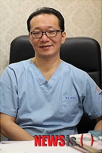 【서울=뉴시스헬스/뉴시스】 여우성형외과 빈철원 원장. (사진=여우성형외과 제공) 조진성기자 cjs@newsishealth.com